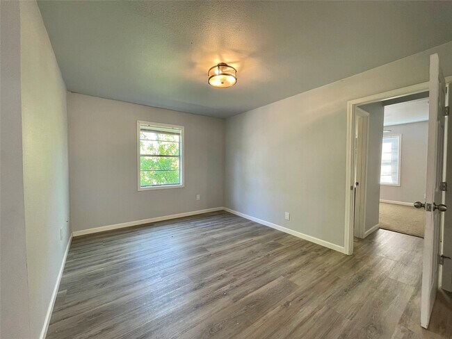 Photo - 150 Huisache St