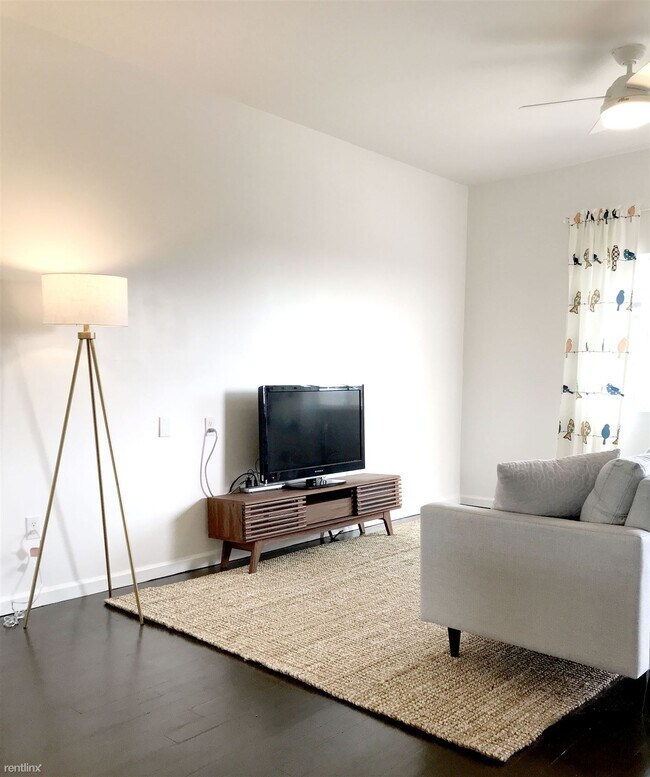 Photo - 3 br, 2 bath Duplex - 2005 Crosby Avenue 2005