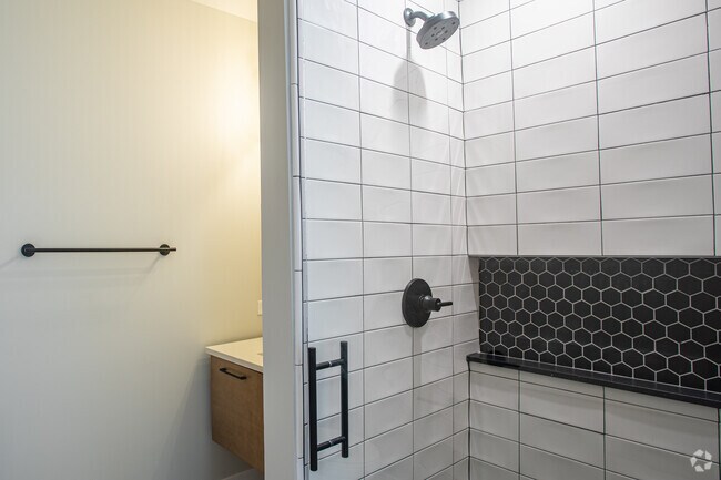 2BR, 2BA