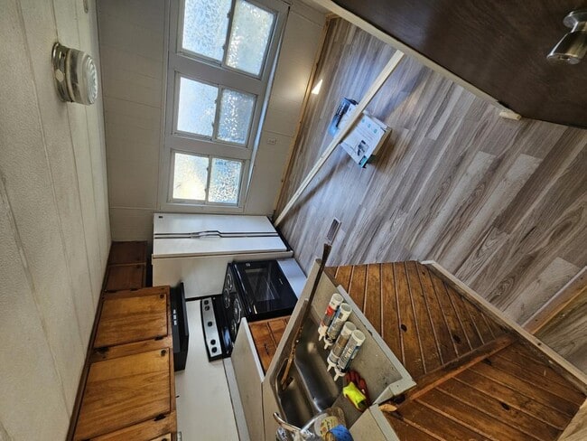 12 Ellis St