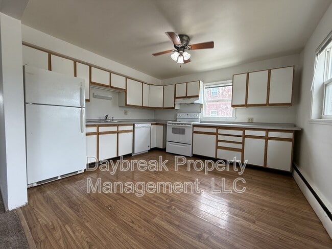 Photo - 2913 8th St N