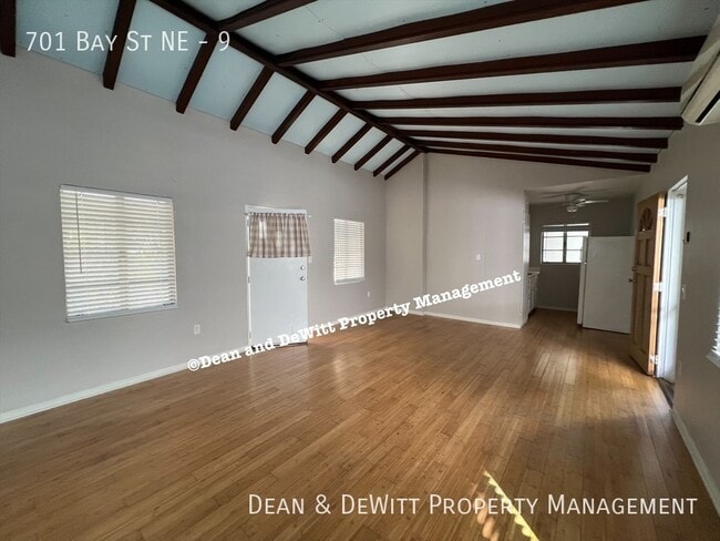 Photo - 701 Bay St NE Unit 9