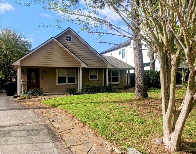 Building Photo - 923 W 41st St