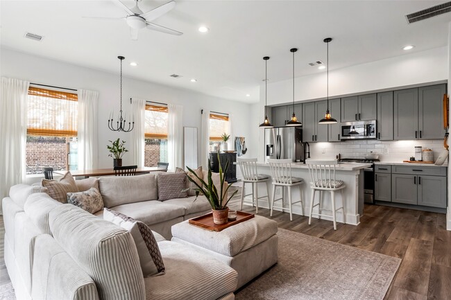 Photo - 5202 Pinemont Creek Ln