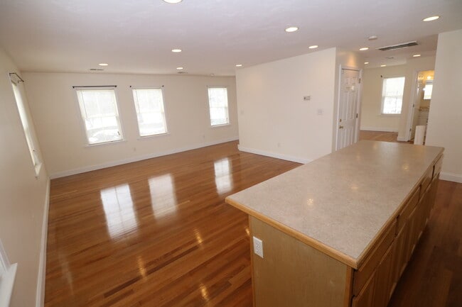 Photo - 76 Seaver St