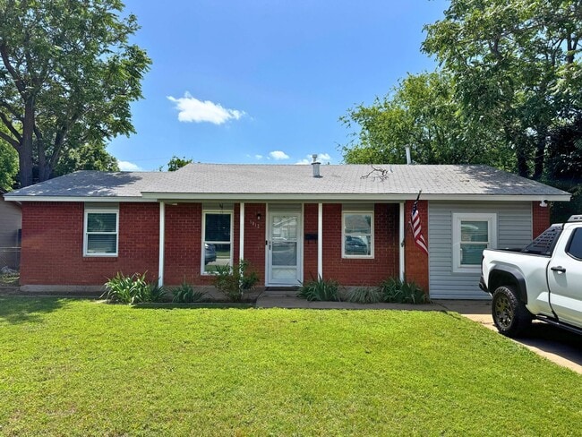 Building Photo - 4 bedrooms in Southwest Wichita Falls For Lease!