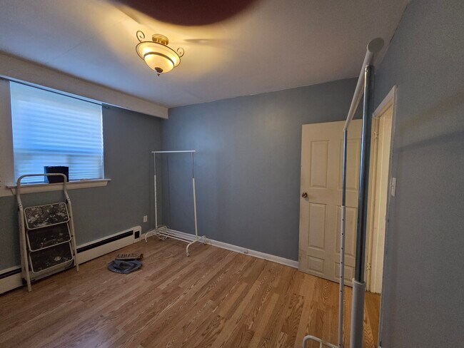 Photo - 14 Denbigh Cres Unit 1