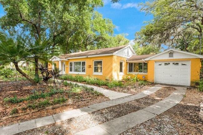Building Photo - 1207 Briercliff Dr