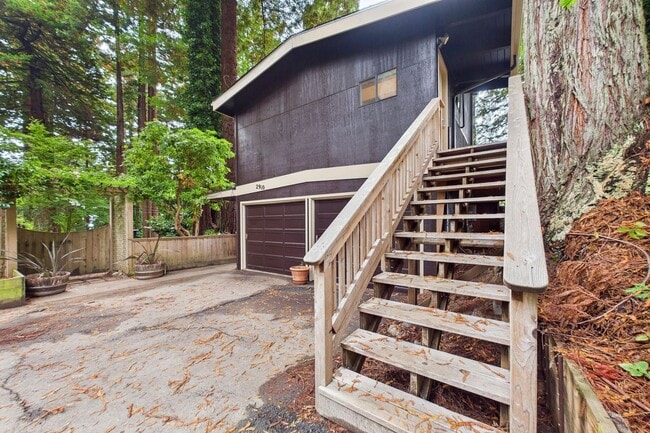 Building Photo - 2910 Greenbriar Ln Unit B