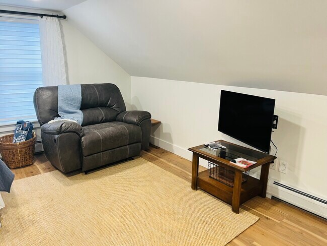 Photo - 155 Princess Ann Dr Unit Studio Princess ann