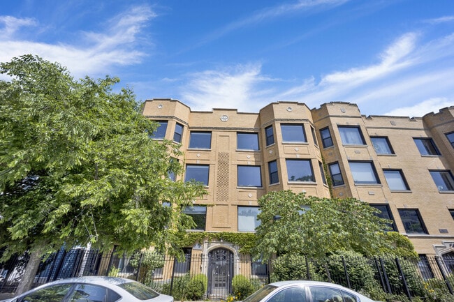 Building Photo - 3106-08 W Lyndale St