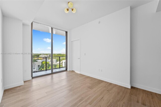 Photo - 2678 Tigertail Ave Unit 909