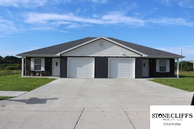 Building Photo - Luxurious 1 bed, 1 bath Duplex