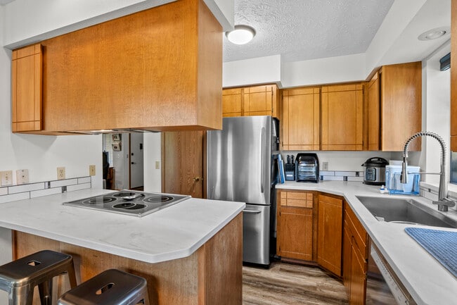 Cocina - 101 S Neyland Ave