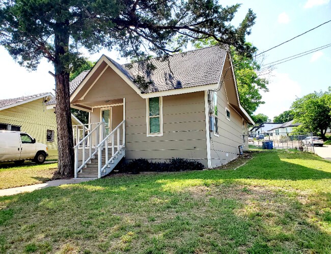 Photo - 1623 E Waco Ave