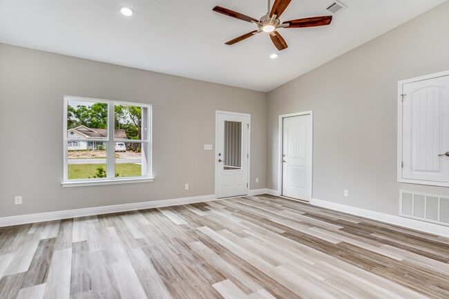 Photo - 5940 Savannah Dr