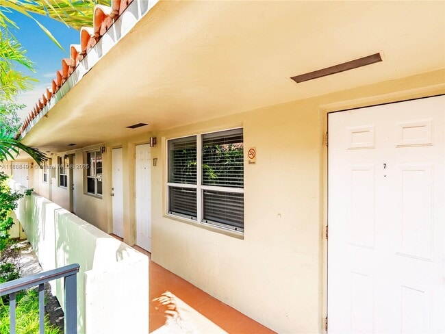Photo - 2025 Miami Rd Unidad 17