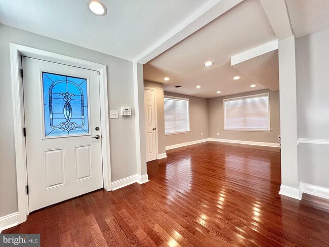 Building Photo - 6833 Standish Dr