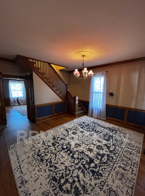 Photo - 512-512 1/2 W 10th St