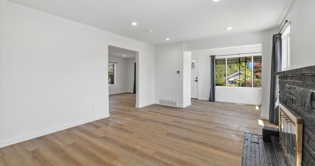 Photo - Remodeled 5BR Vintage Gem in Prime West Se...