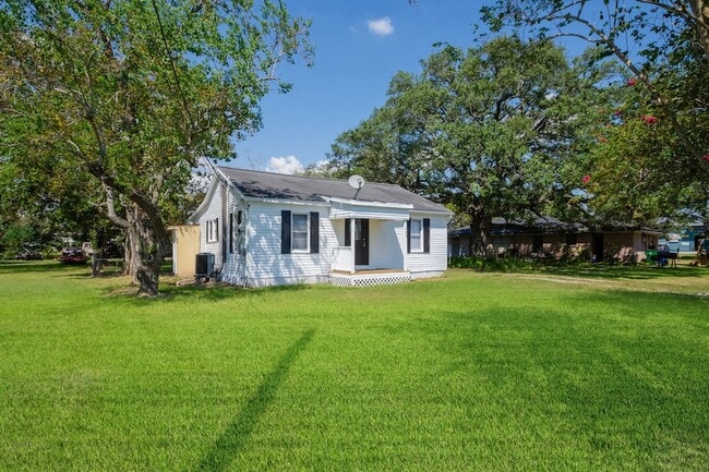 Photo - 108 Lostracco St