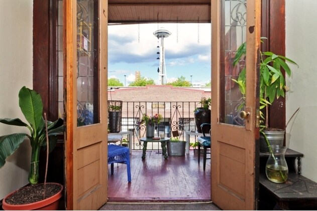 Patio - UP Uptowner Apartments