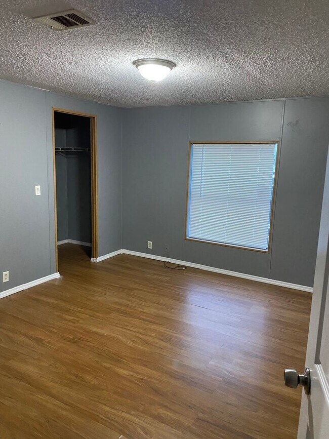 Whispering Oaks MHC, LLC - Whispering Oaks MHC, LLC Apartment Unit Lot5
