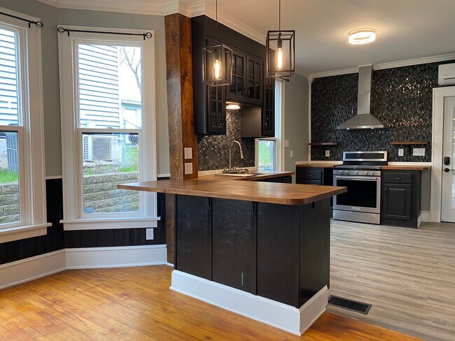 Photo - 37 Wyoming St E Unit 1