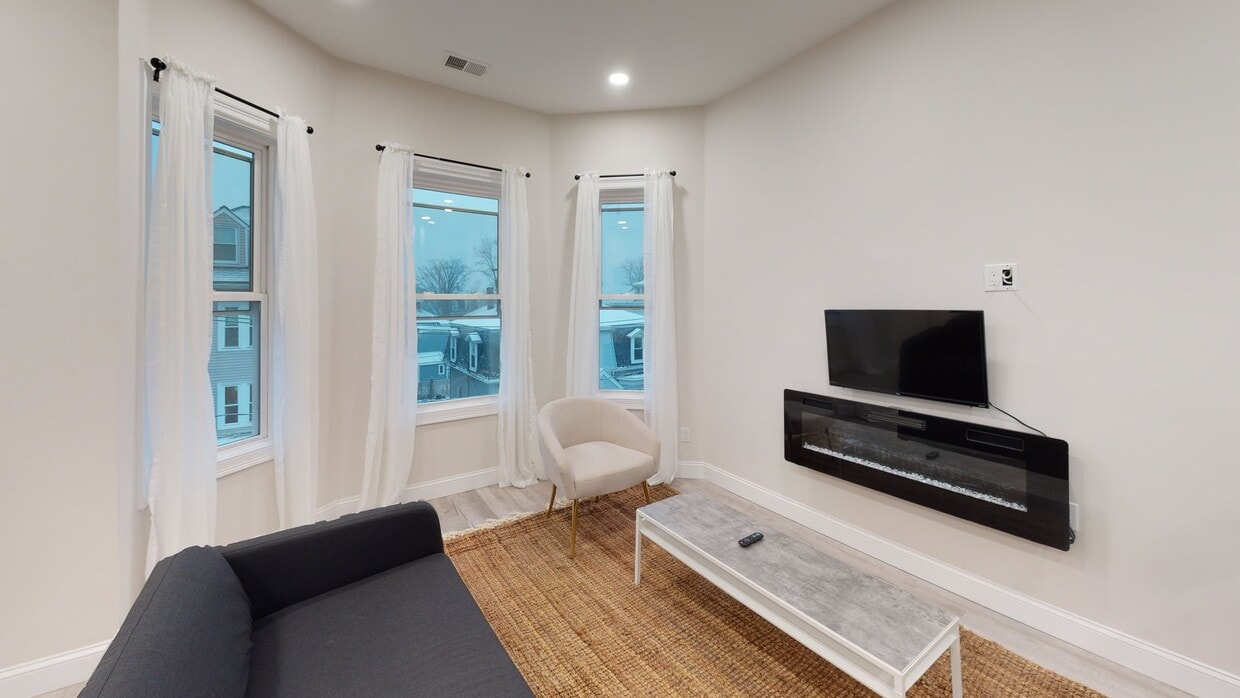 Photo - Private bedroom in 5 bed/2 bath Home