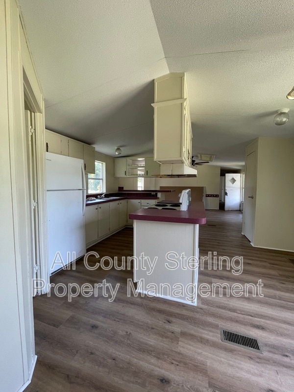 Photo - 186 NW Gerson Ln