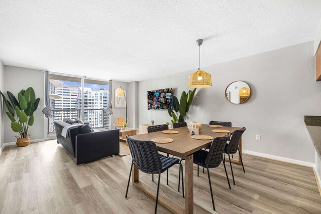 Photo - 1 SE 12th St Unit FL30-ID1022225P