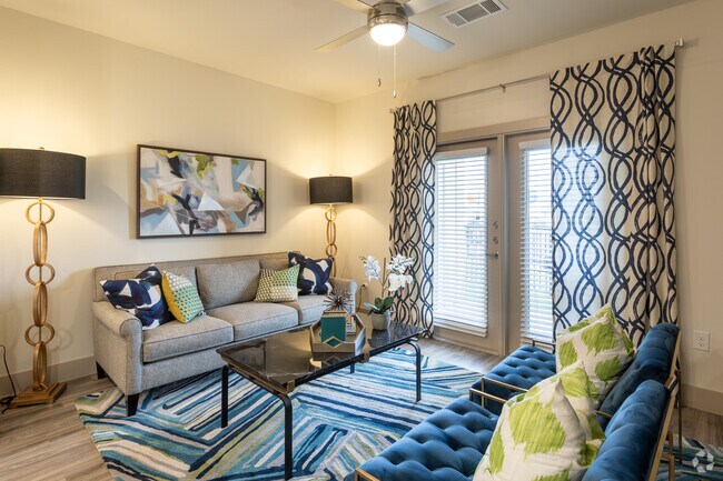 1 BR, 1 BA 680 SF