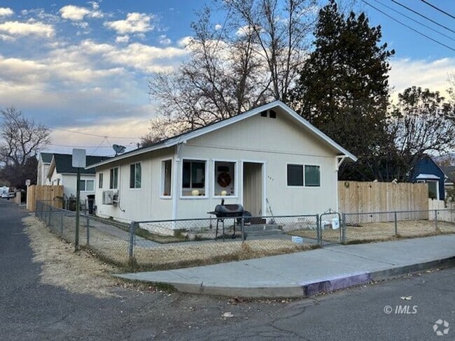 Building Photo - Great Downtown Location Rental