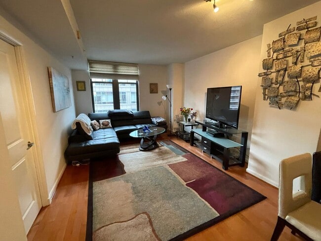 Photo - 1021 N Garfield St Unidad 848