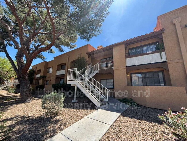Building Photo - 5122 S Jones Blvd Unit 108