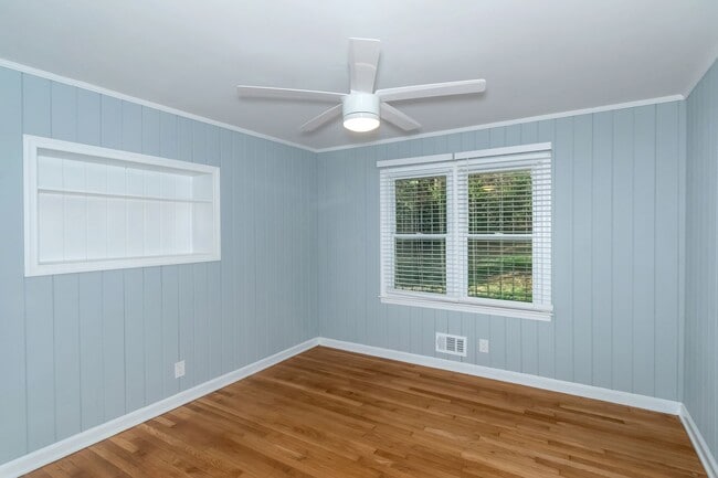 Photo - Don’t Miss Out! Look, Lease, and Live Spec...