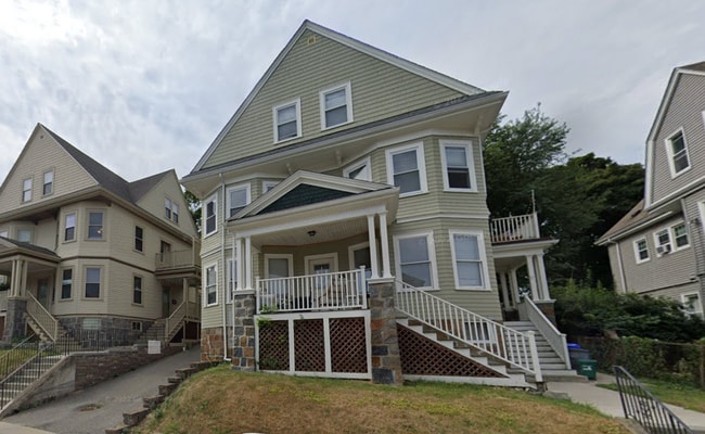 Building Photo - 4-bed, 2-bath Apartment for 9/1
