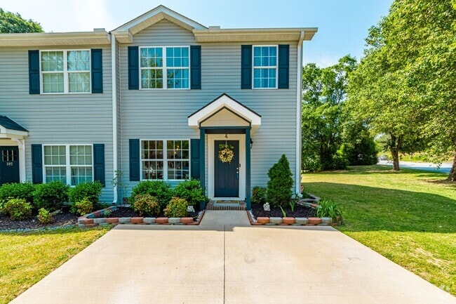 Building Photo - This beautifully 1 small Pet friendly 3 be... Rental