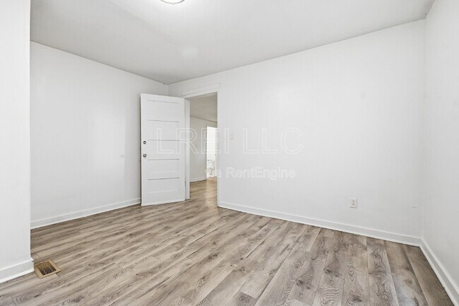1743 W Hill St Unit 2