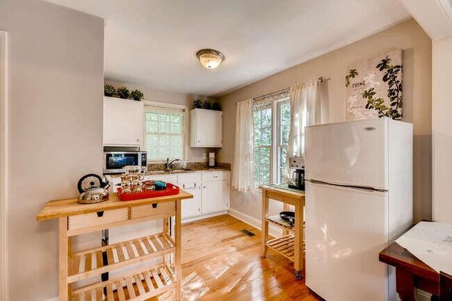 Photo - 203 E Davis St