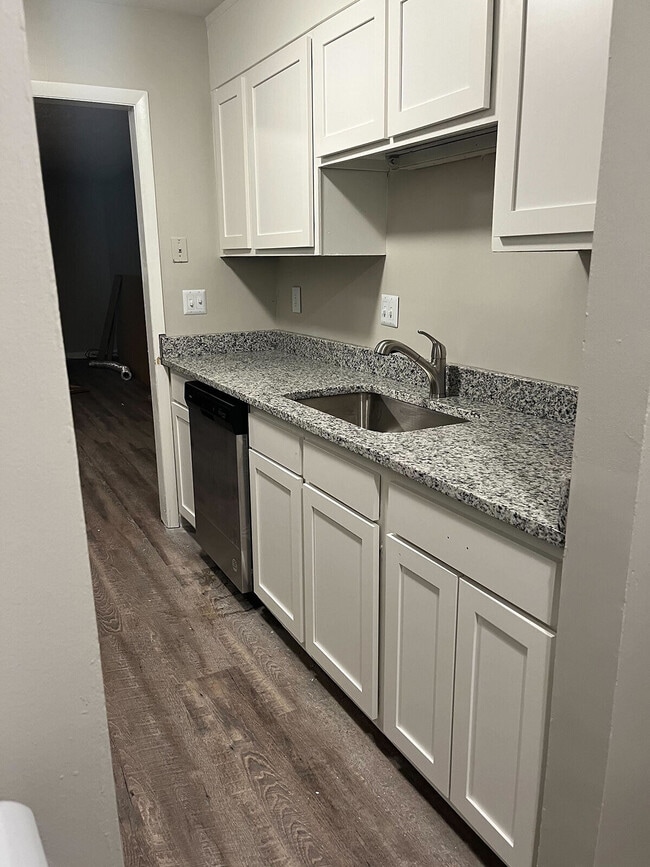 Photo - Devonwood Apartments