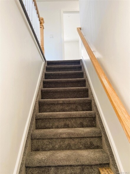 Building Photo - 473 Franklin Blvd Unit Upper Rental