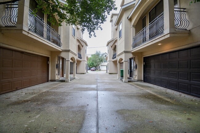 Building Photo - 5310 Larkin St Rental