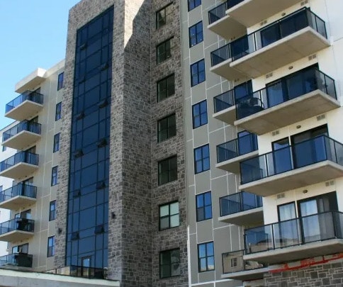 Building Photo - Royale Summit