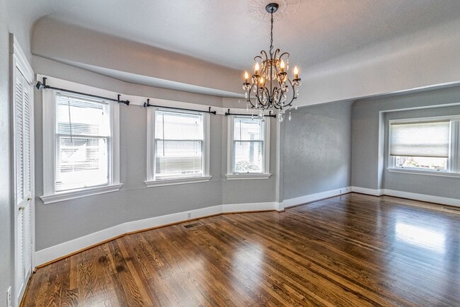 Photo - 832 Oak St