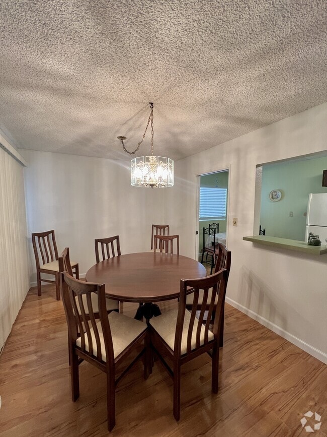 Building Photo - 1339 N Columbus Ave Unit 210 Rental