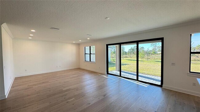 Photo - 18515 Midsummer Pl