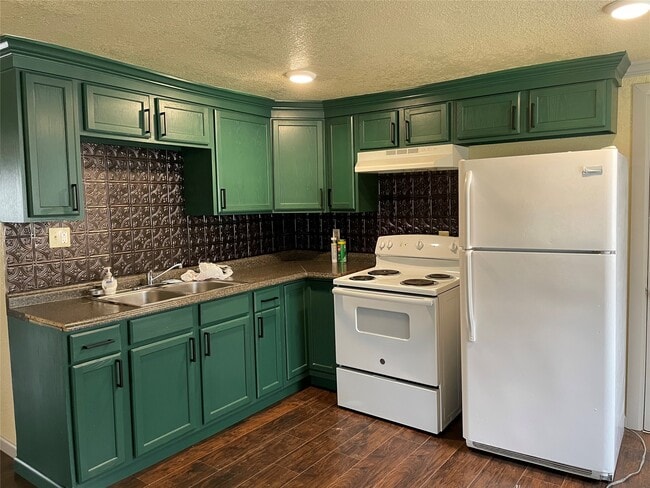 Photo - 609 N Avenue D