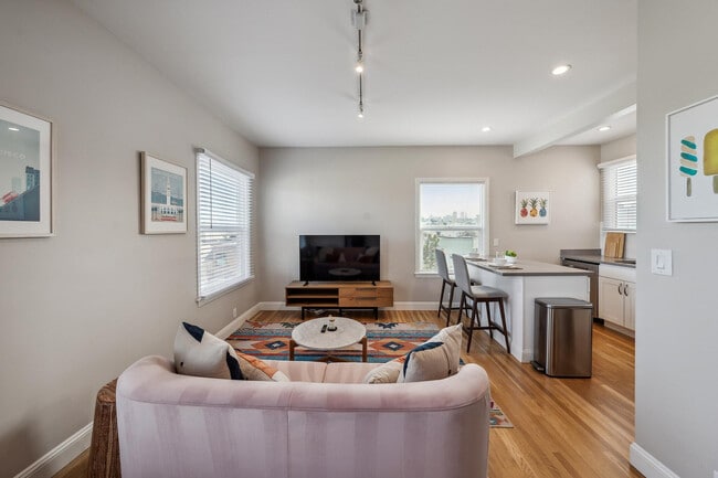 Photo - 2226 North Point St Unidad FL3-ID379185P