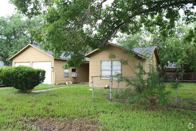 Building Photo - 1203 Walger Ave Rental